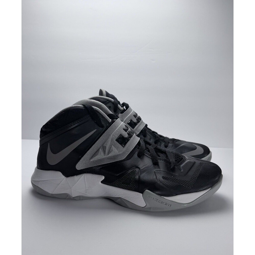 Nike LeBron Zoom Soldier 7 Men’s 10 Black Silver Basketball Shoes 599263-001